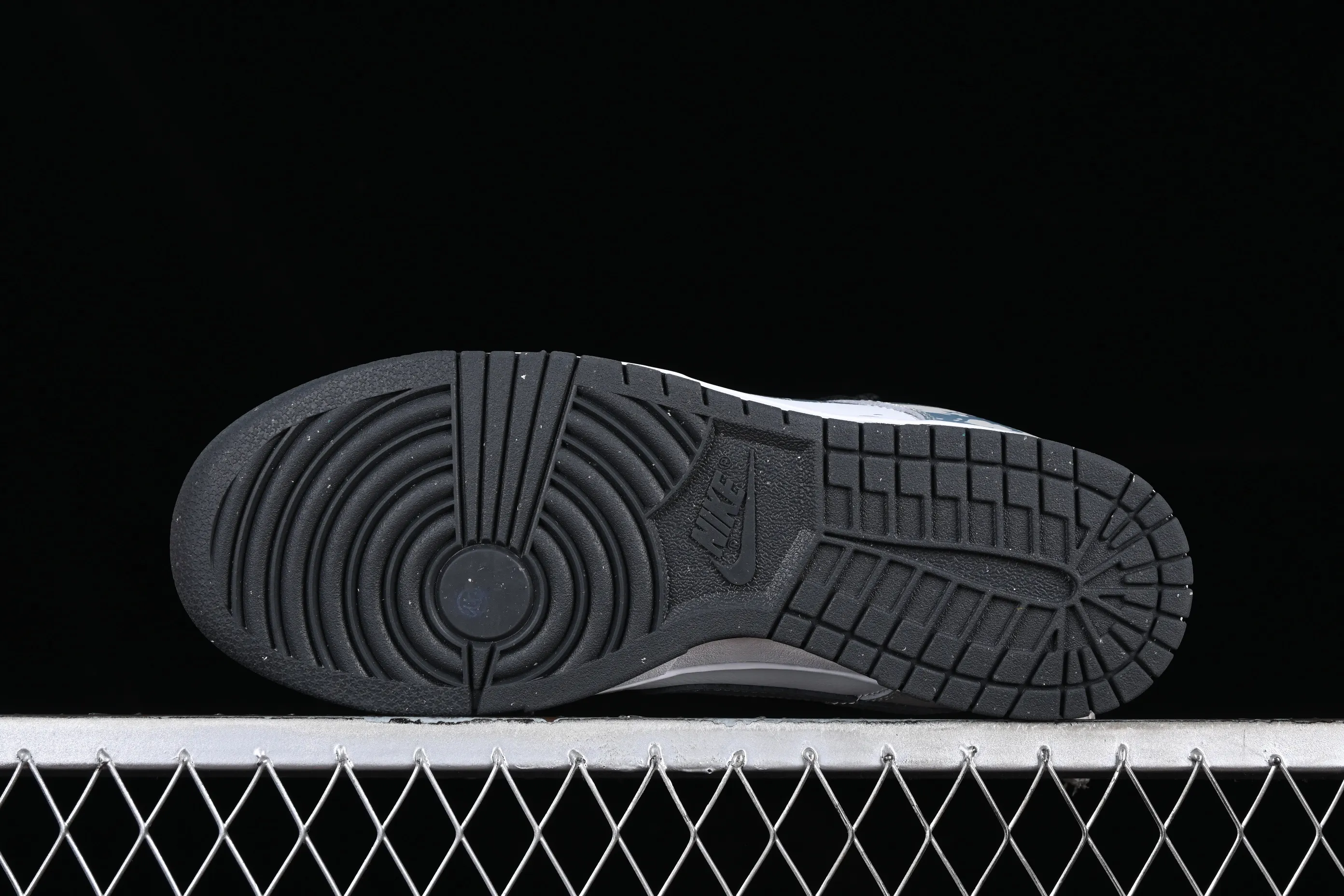 All categories Nk SB Dunk series Nk SB Dunk Low Low-top sneakers Nk Dunk Low Brush graffiti Black and white gray cross SB strap low-top casual sneakers FD0661-100